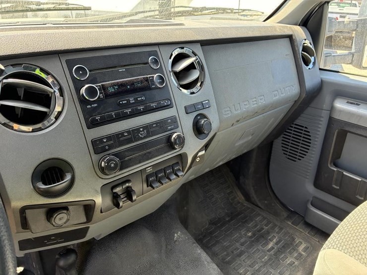 2011-ford-f550-image-18