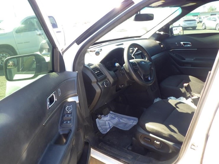 2016-ford-explorer-image-5