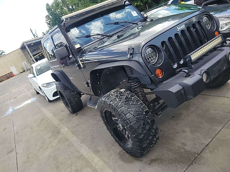 2010-jeep-wrangler-sport-image-1