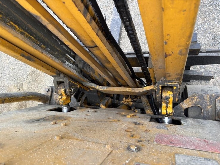 caterpillar-t40b-image-13