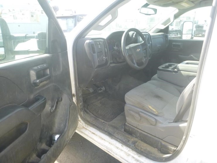 2018-chevrolet-3500-image-11