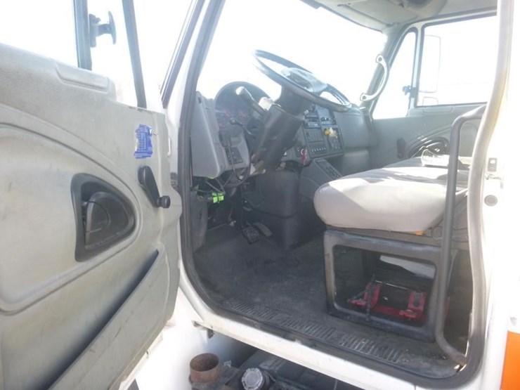 2003-international-durastar-4300-image-10
