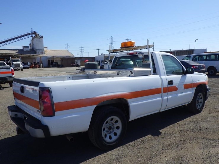 2006-chevrolet-1500-image-3