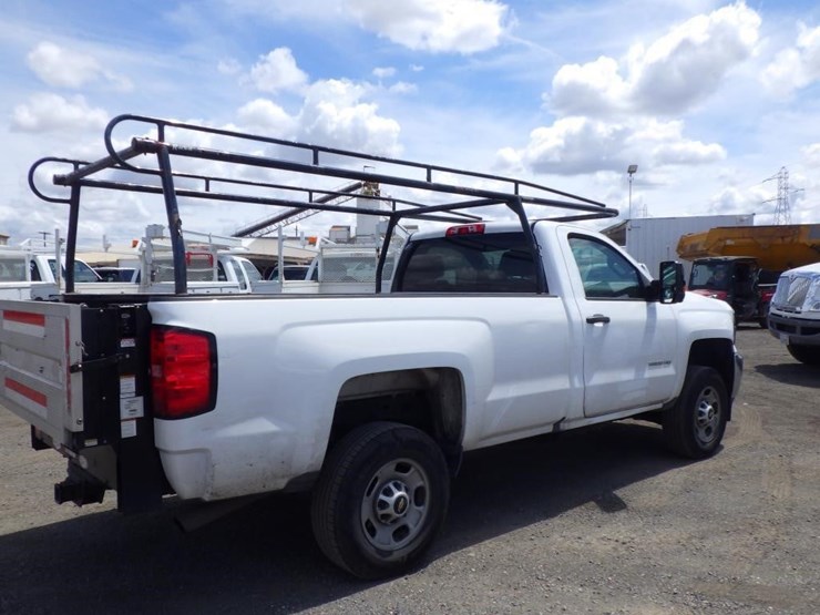 2018-chevrolet-2500-image-3