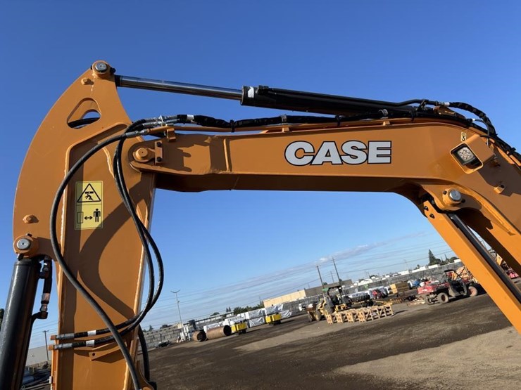 2024-case-cx60c-image-21