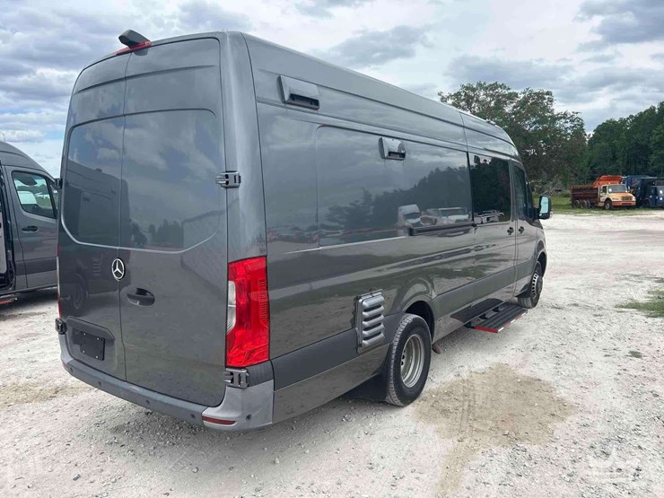 2021-mercedes-benz-sprinter-4500-image-3
