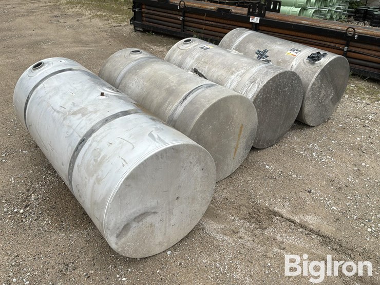truck-tractor-fuel-tanks-image-1