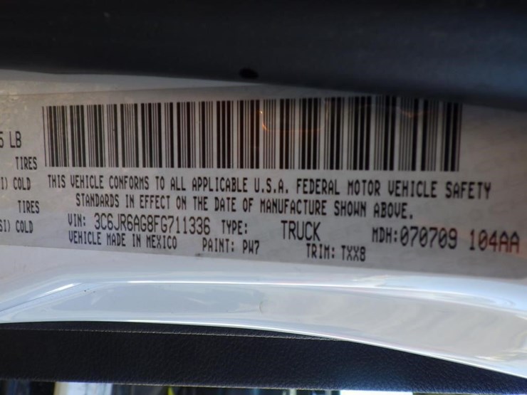 2015-dodge-1500-image-16