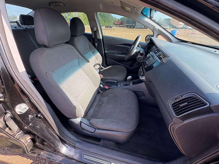 2016-kia-rio-4-door-awd-sedan-(87,338-miles)-image-21