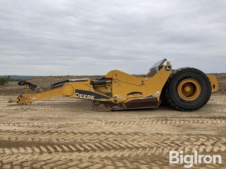2020-deere-2412e-image-8