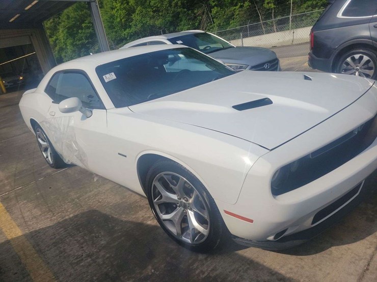 2015-dodge-challenger-r/t-2d-coupe,-image-1
