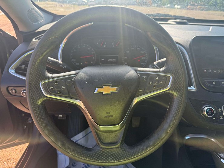 2019-chevrolet-malibu-4-door-sedan-(140,696-miles)-image-10