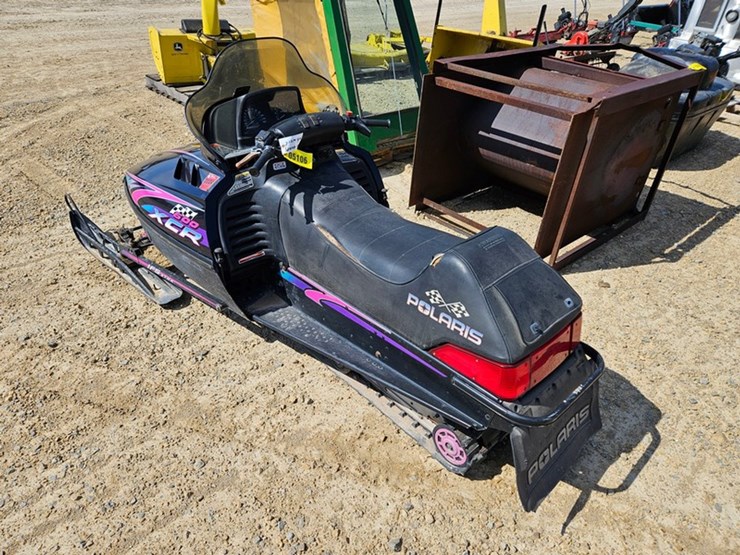 #5106-•-polaris-600-xcr`-snow-mobile-image-3