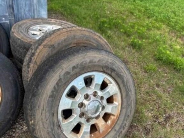 4---tires---lt225/70r18-image-1