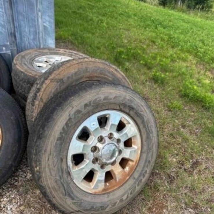 4 - TIRES - LT225/70R18