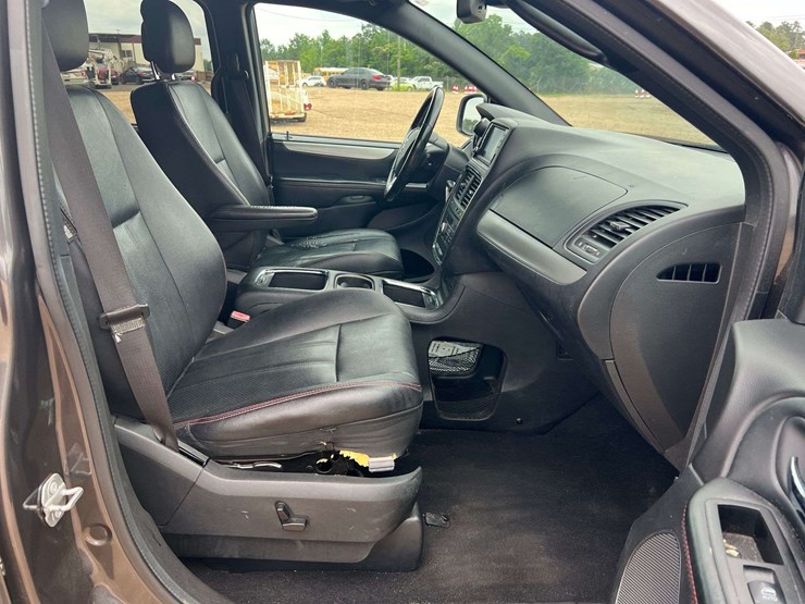 2018-dodge-grand-caravan-gt-image-21