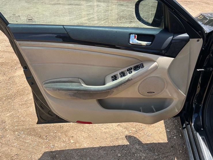 2014-kia-cadenza-4-door-sedan-(155,518-miles)-image-9