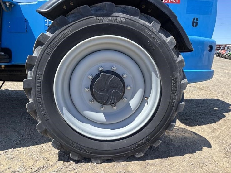 2019-genie-gth844-image-19