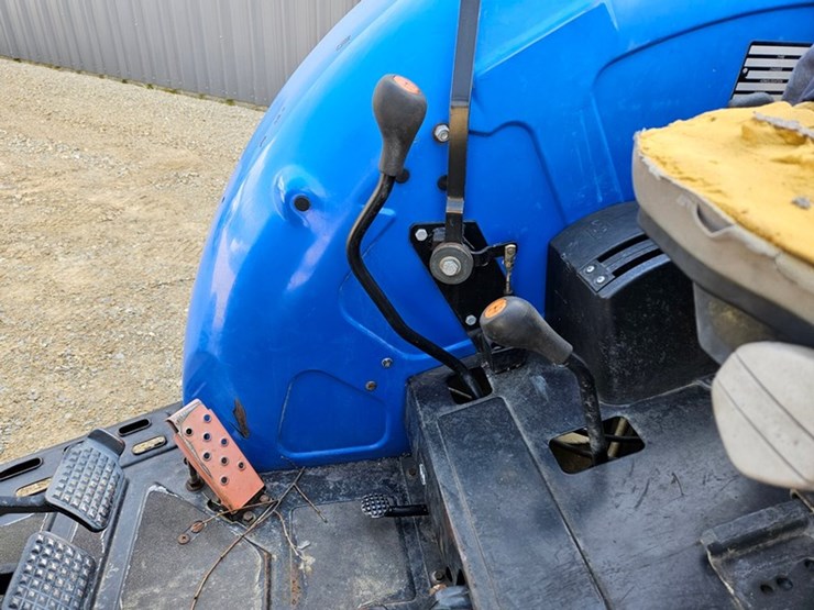 new-holland-tn65-image-24
