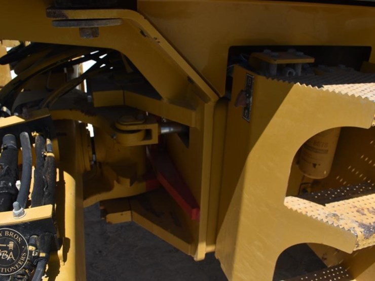 2012-caterpillar-cp56-image-33