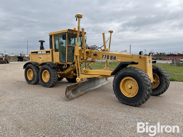1999-deere-770bh-image-3