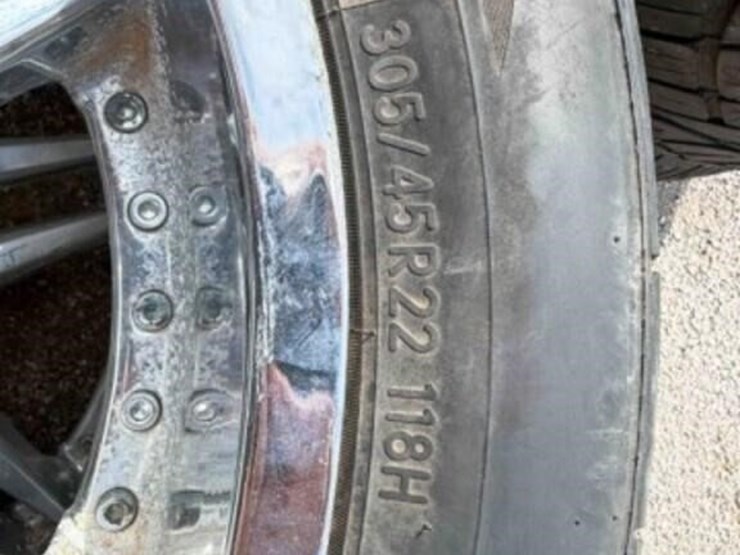 4--tires-&-22”dub-wheels-image-3
