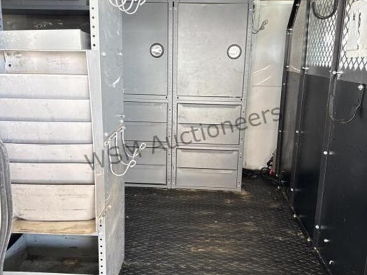 2015-chevrolet-express-2500-image-12