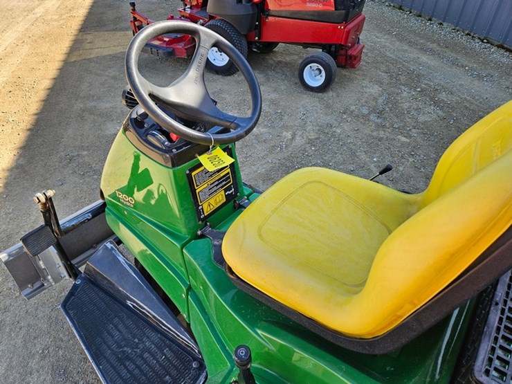 2011-john-deere-1200-image-19