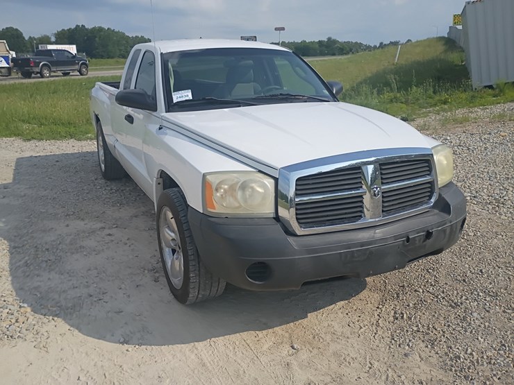 2005-dodge-dakota-image-11