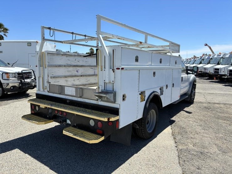 2011-ford-f550-image-3