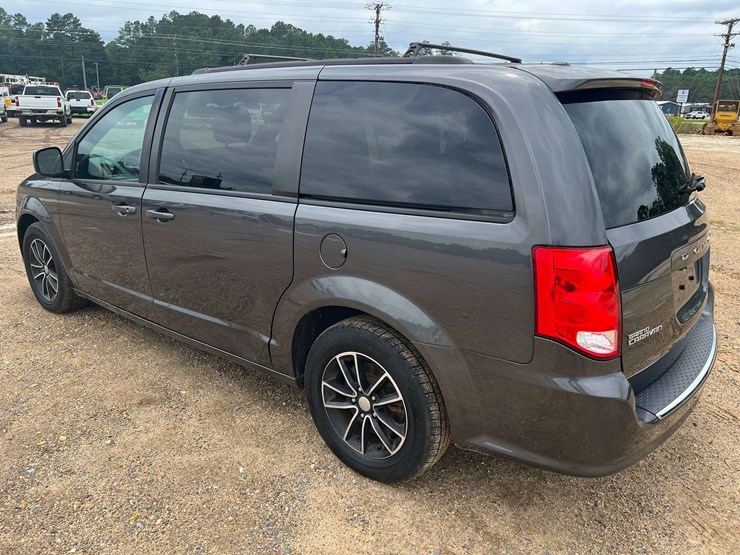 2018-dodge-grand-caravan-gt-image-2