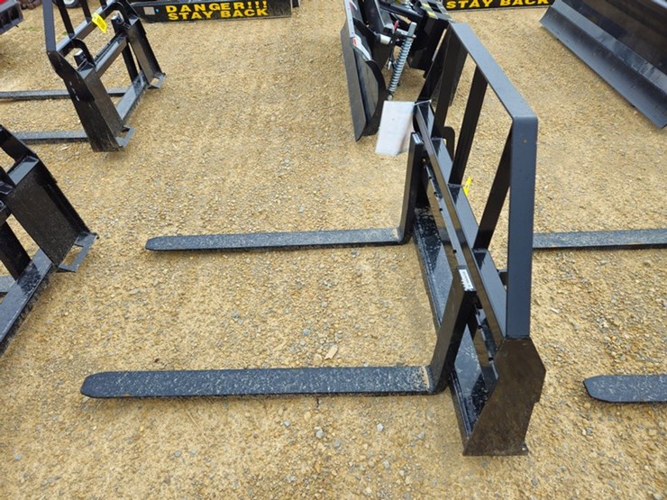#5135-•-2026-mower-king-sa-48"-pallet-fork-image-2