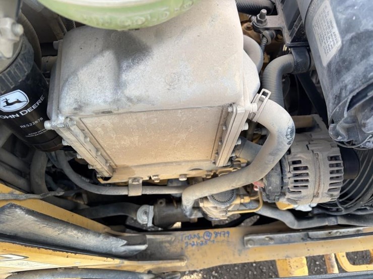 2010-deere-210lj-image-48