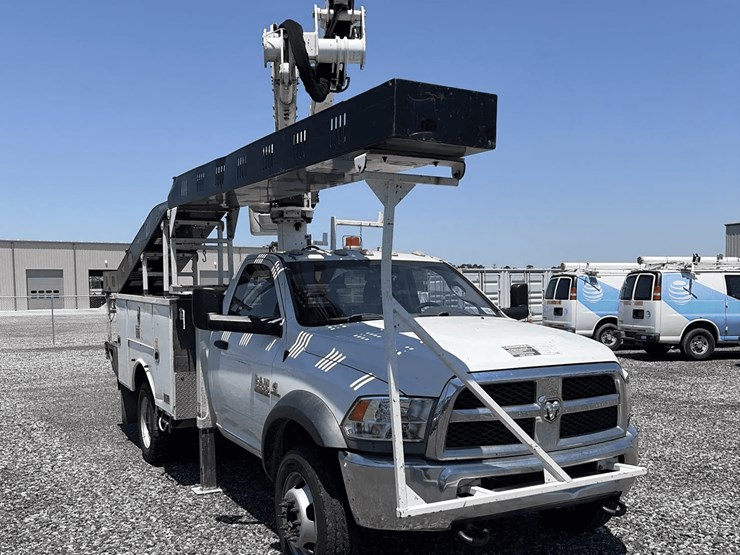 2014-dodge-ram-5500-image-1