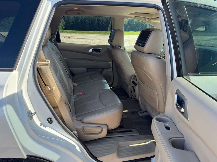 2014-nissan-pathfinder-sl-image-16