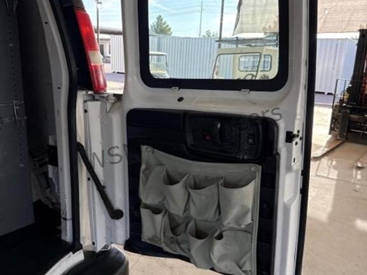 2015-chevrolet-express-2500-image-14