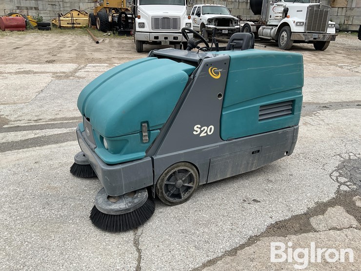 tennant-s20-dry-broom-image-1