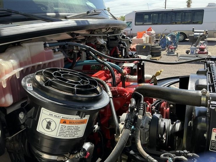 2012-freightliner-m2-106-image-25