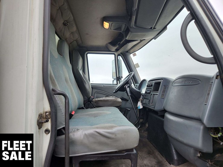 2004-international-durastar-4300-image-15
