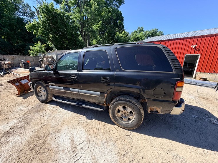 2002-chevrolet-tahoe-image-3