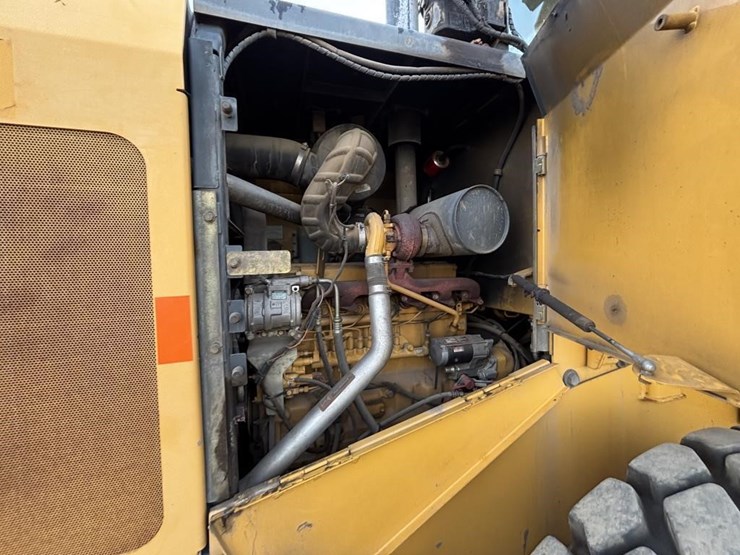 2005-deere-624j-image-56