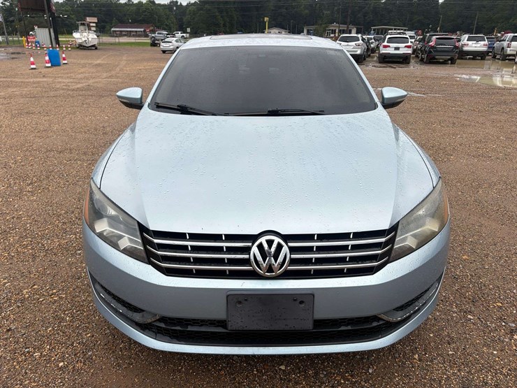 2012-volkswagen-passat-se-diesel-4-door-sedan-(172,508-miles)-image-5