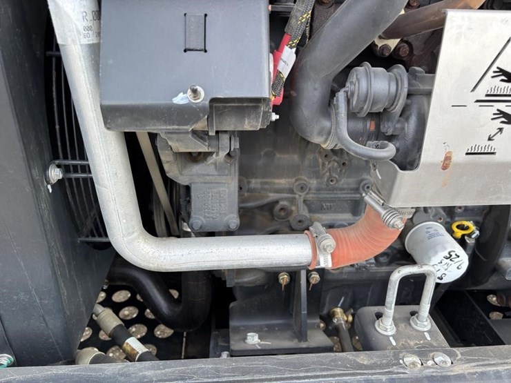 2019-genie-gth844-image-50