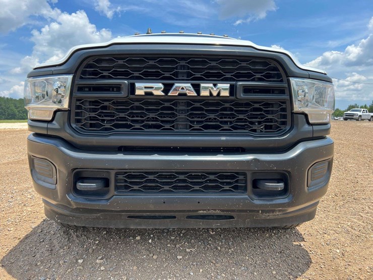2022-dodge-3500-image-5