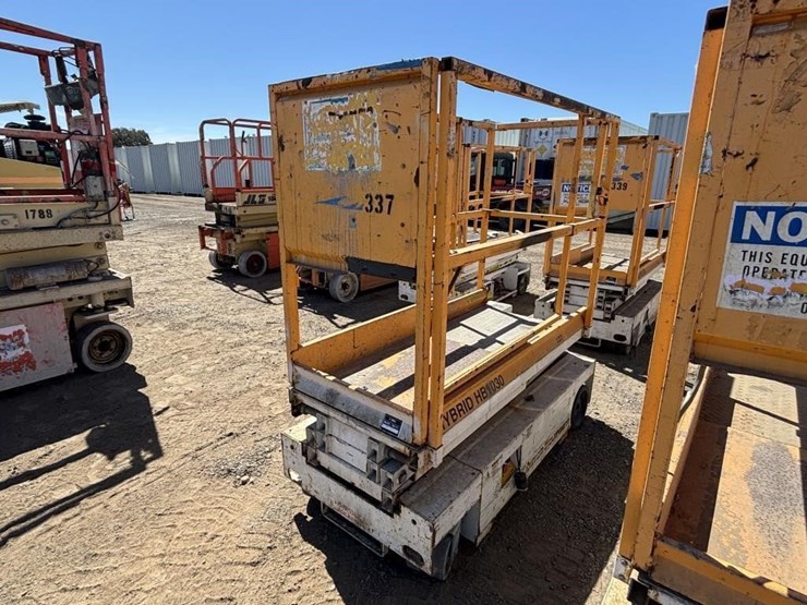 2005-custom-equipment-hb1030-image-1