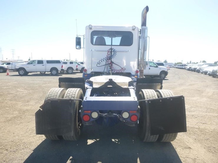 2013-peterbilt-384-image-6