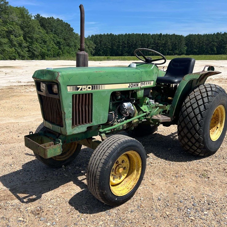 JOHN DEERE 750