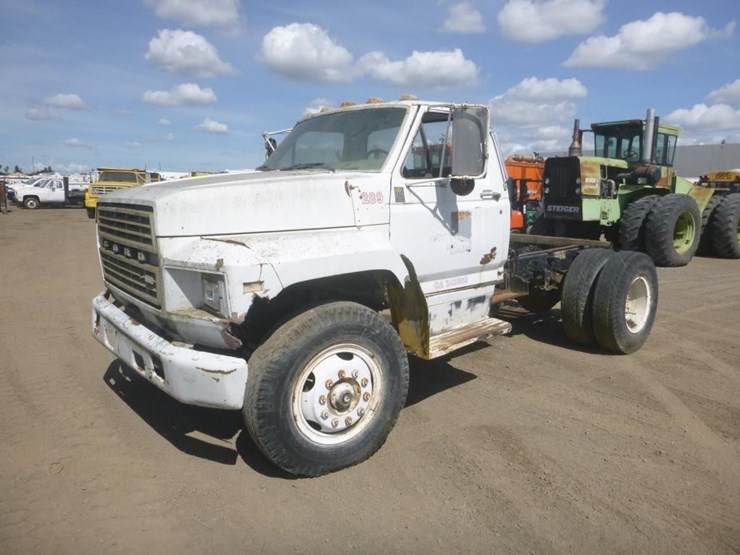 2009-ford-f800-image-1
