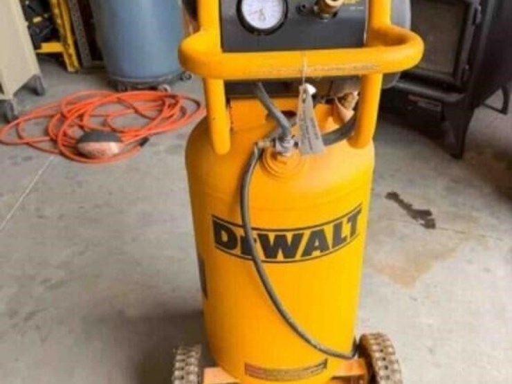 dewalt-110-by-upright-air-compressor-image-1