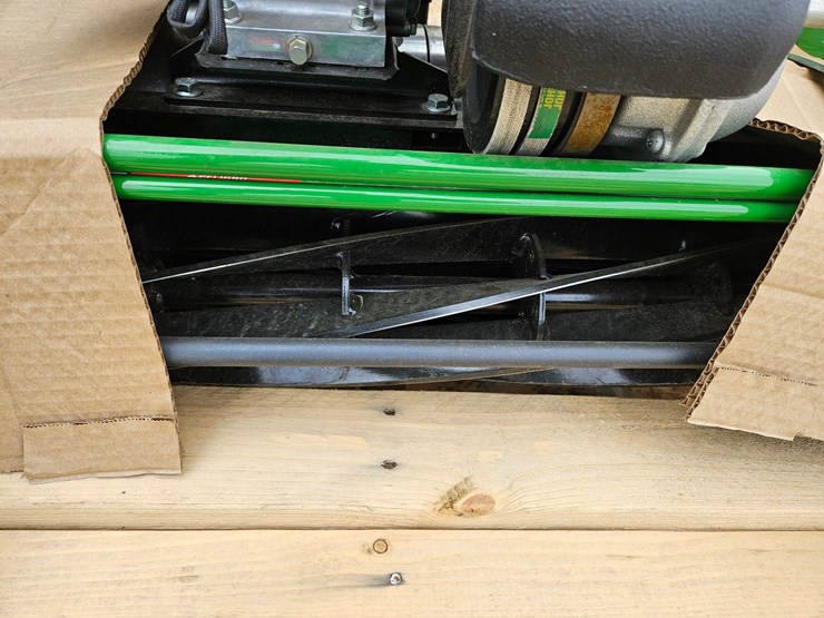 2026-john-deere-260sl-image-10